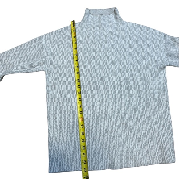 Christian Siriano Women’s S Beige Herringbone Mock Neck Sweater Neutral - Picture 3 of 7